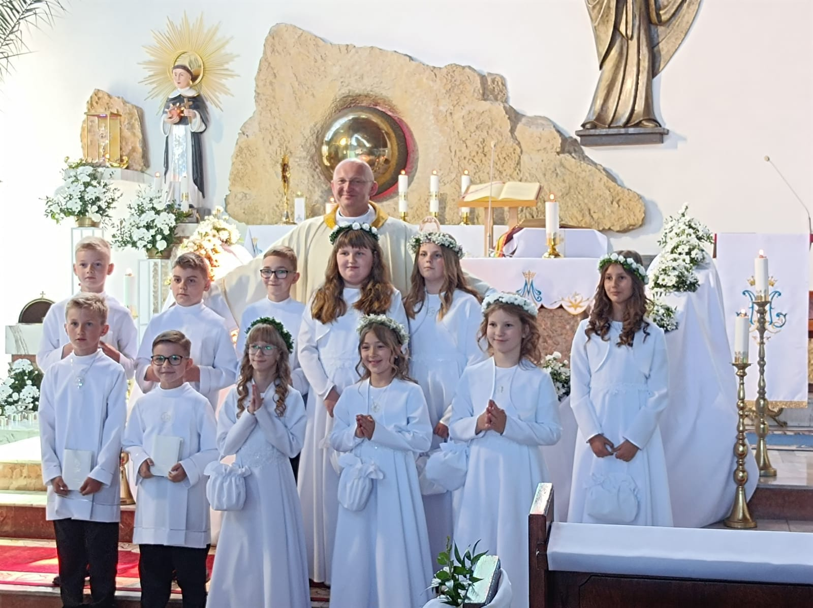 UROCZYSTOŚĆ PIERWSZEJ KOMUNII ŚWIĘTEJ