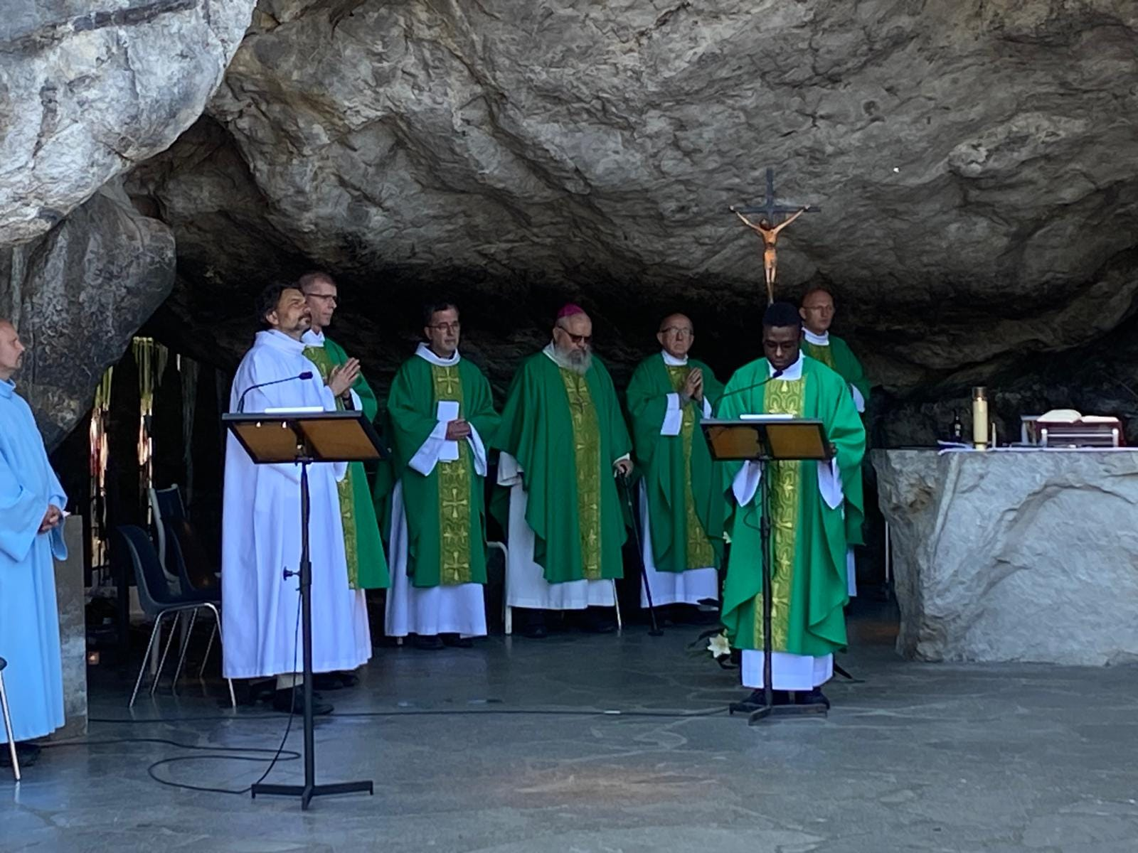 MSZA ŚW. W GROCIE LURDZKIEJ