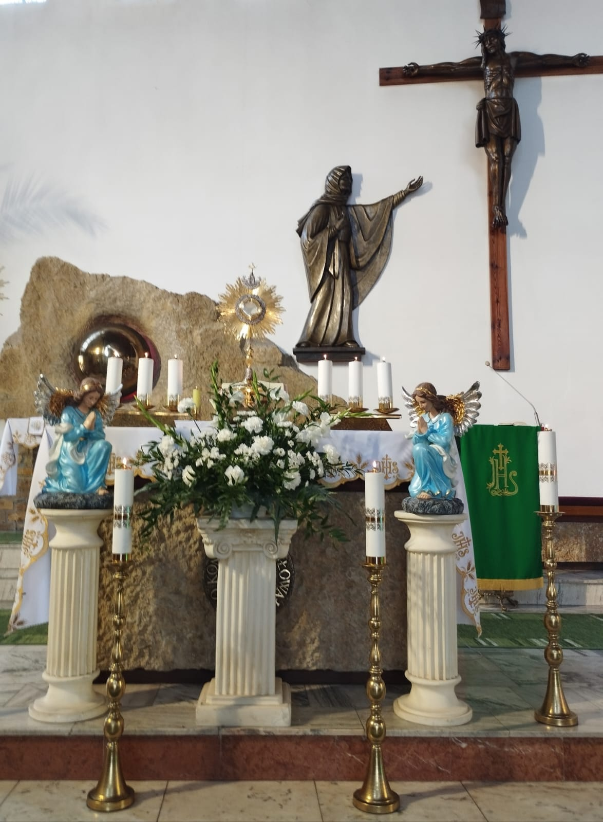 ADORACJA NAJŚWIĘTSZEGO SAKRAMENTU