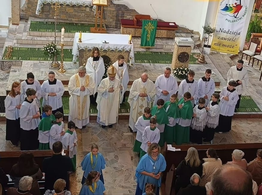 TRANSMITOWANA MSZA ŚWIĘTA ZGROMADZIŁA PIELGRZYMÓW NADZIEI