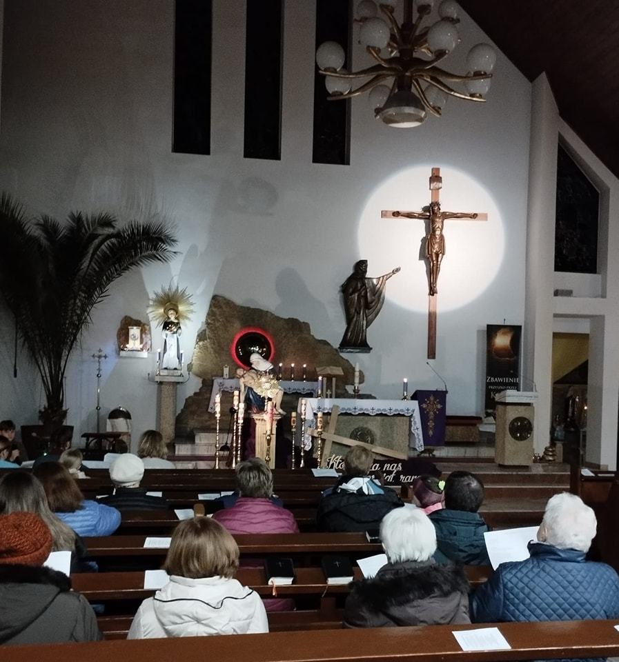 REKOLEKCYJNE WIECZORY UWIELBIENIA