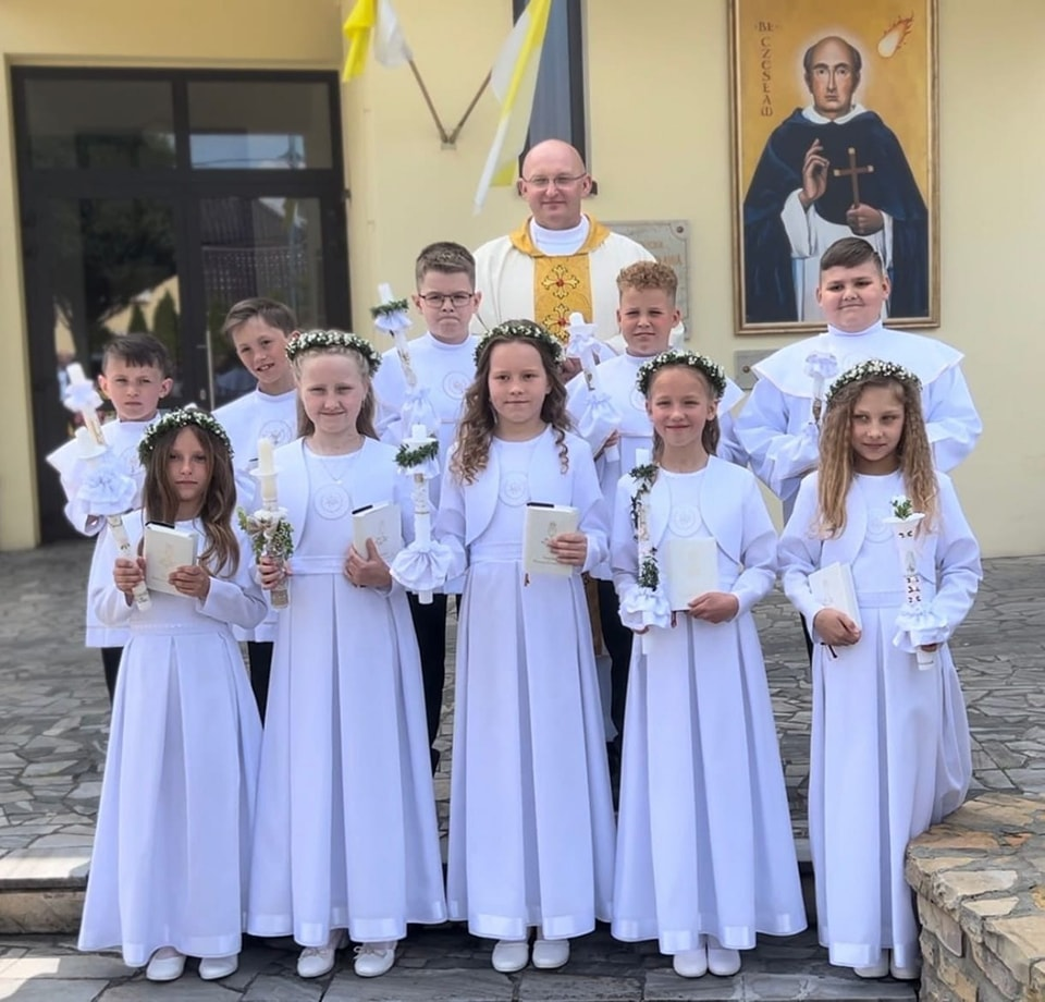UROCZYSTOŚĆ PRZYJĘCIA PIERWSZEJ KOMUNII ŚWIĘTEJ