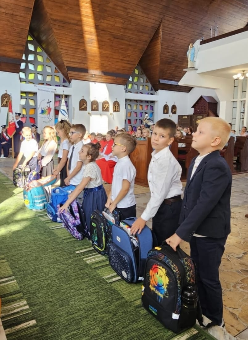 NOWY ROK SZKOLNY i KATECHETYCZNY ROZPOCZĘTY