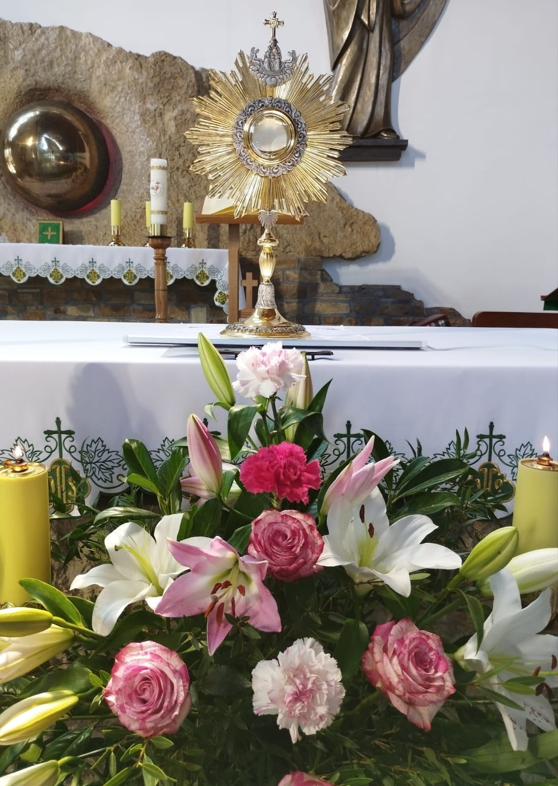 ADORACJA NAJŚWIĘTSZEGO SAKRAMENTU