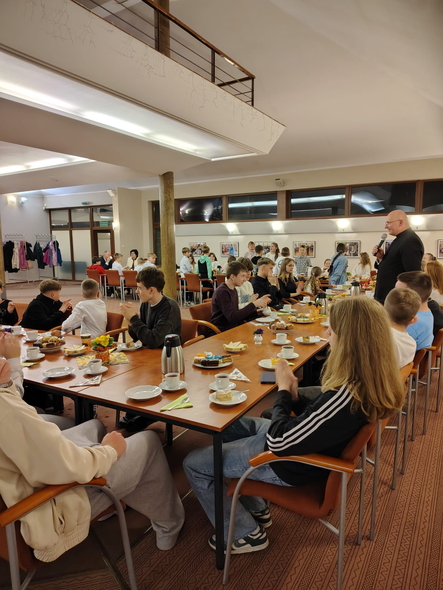 WIZYTACYJNE SPOTKANIE Z RADĄ PARAFIALNĄ ORAZ Z DZIEĆMI I MŁODZIEŻĄ